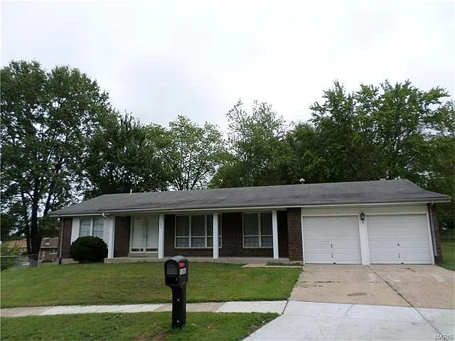 5280 Kings Park Dr photo 1
