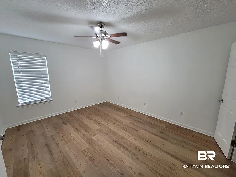 311 W Peachtree Ave — Photo 6