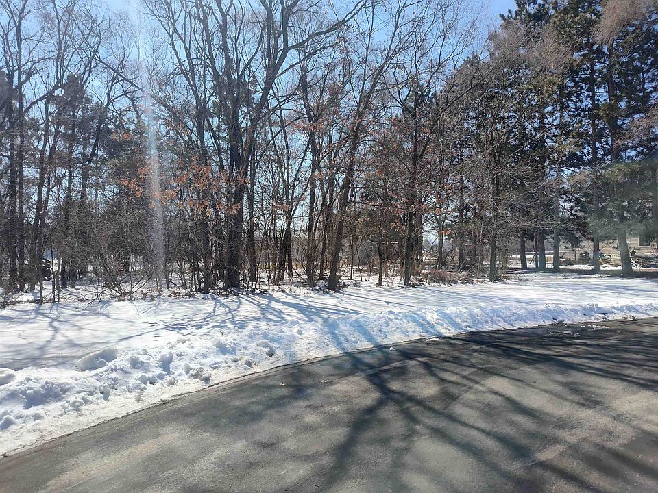 2nd image of 103 Pine Circle Dr