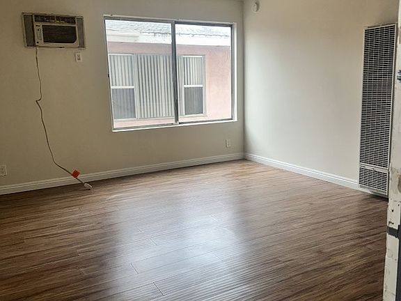 2nd image of 947 S Westmoreland Ave #201