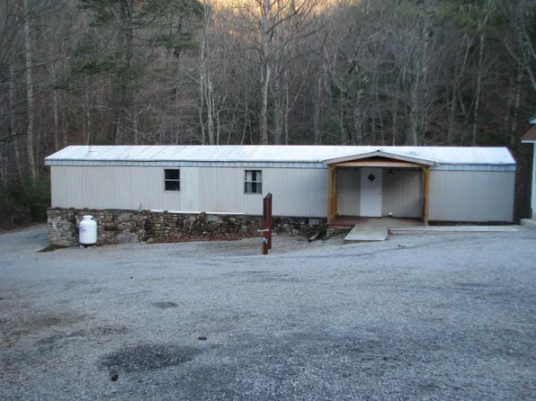 108 Craig Valley Dr, New Castle, VA 24127