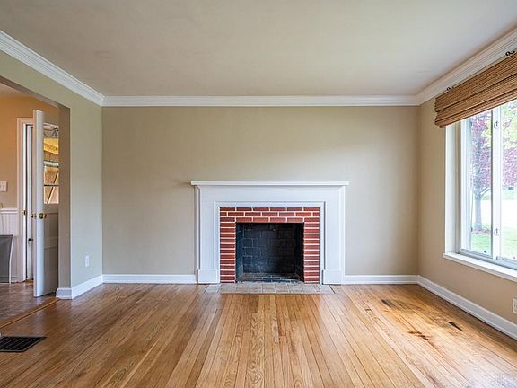 5th image of 1011 Jefferson St