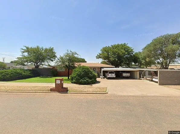 1010 10th St, Shallowater, TX 79363