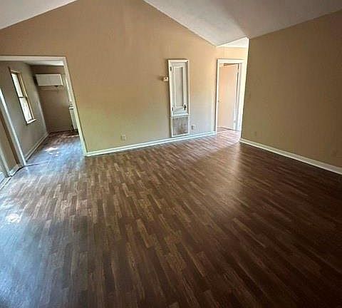 2nd image of 101 Willis Wilder Dr #B