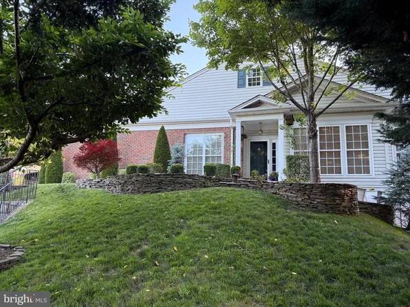 12232 Farmberry Ct, Woodbridge, VA 22192