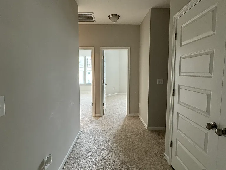 1025 Lathrop Ln — Photo 32