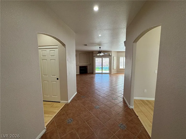 787 Fairway Dr — Photo 5