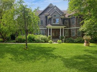 84 6th St, Garden City, NY 11530