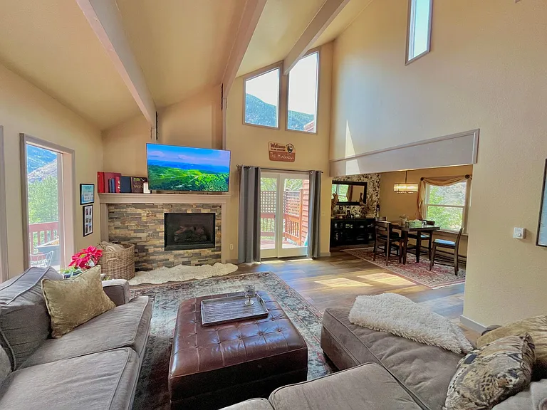 1745 Skyline Rd — Photo 31