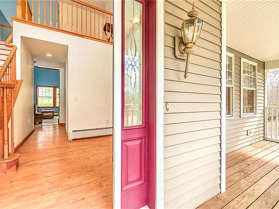 3rd image of 542 Spring St