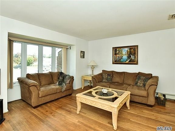 3rd image of 22 S Windhorst Ave