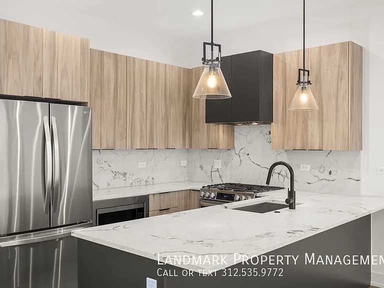 1545 N Artesian Ave #3 — Photo 5