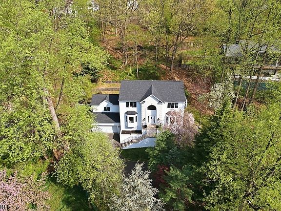 3rd image of 8 Clearview Rd
