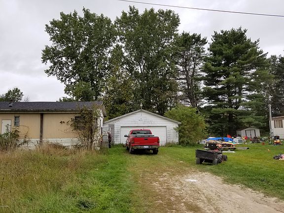 2nd image of 555 Heron Dr