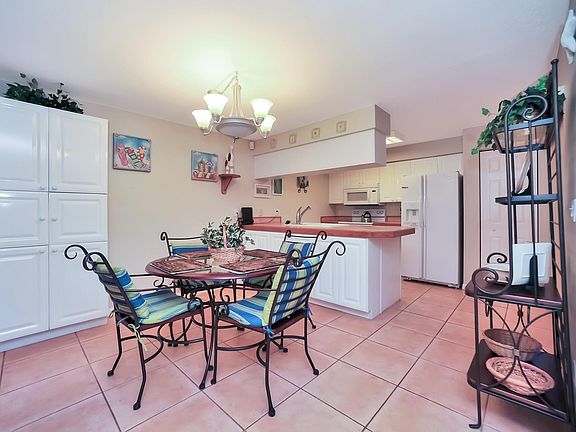 3rd image of 8769 Live Oak Ct