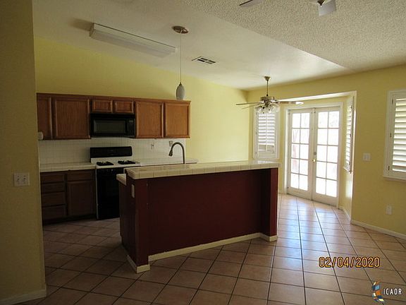 3rd image of 658 Baywood St
