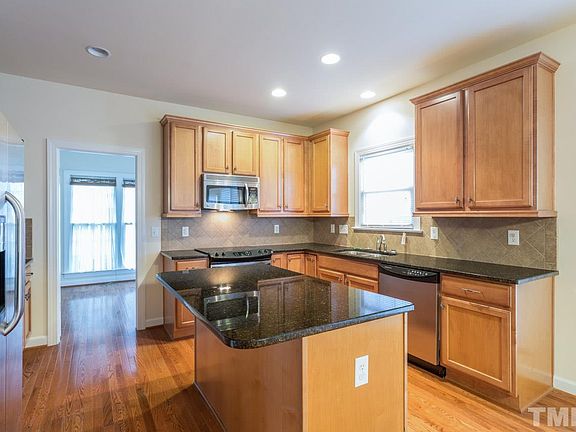 4th image of 1803 Hemlock Hill Dr