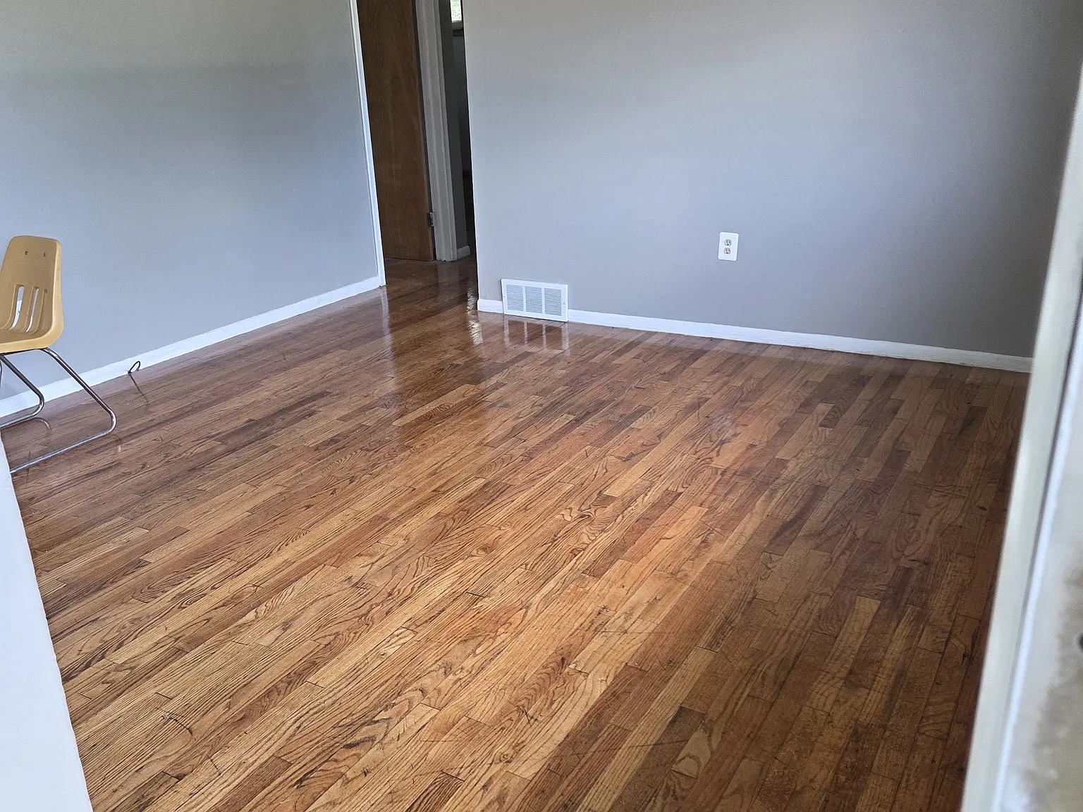 3 bed, 954 sqft, $1,350 — Photo 3
