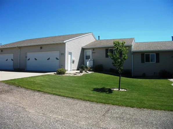 2045 Lakeside St NW, Minot, ND 58703