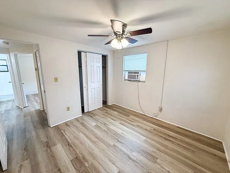 908 SW 6th Ave — Photo 11
