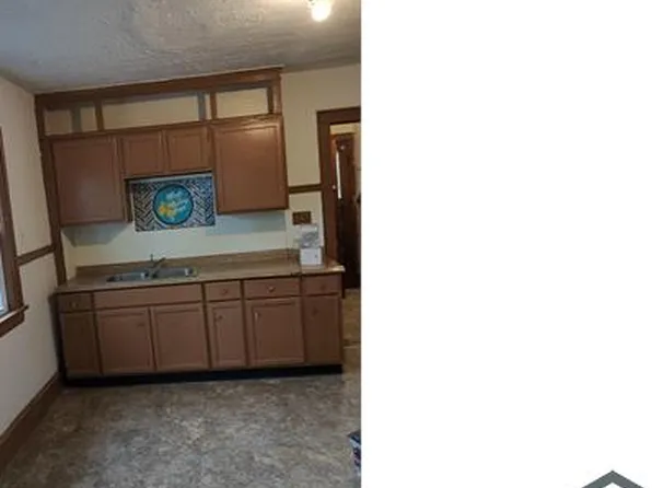 4082 E 143rd St, Cleveland, OH 44128