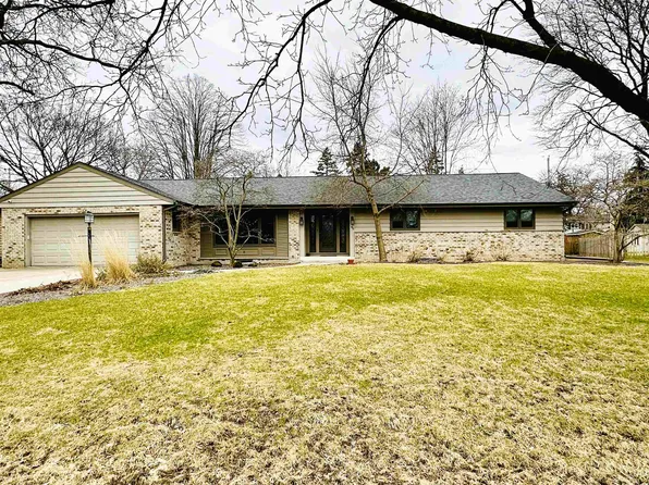 40 Elm Acres Dr, Fond Du Lac, WI 54935