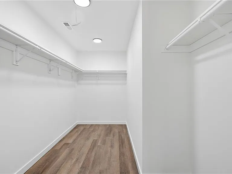 91 Smith And Wesson Way — Photo 54