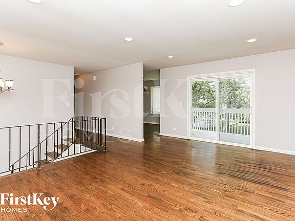 3rd image of 48 Cloverleaf Rd