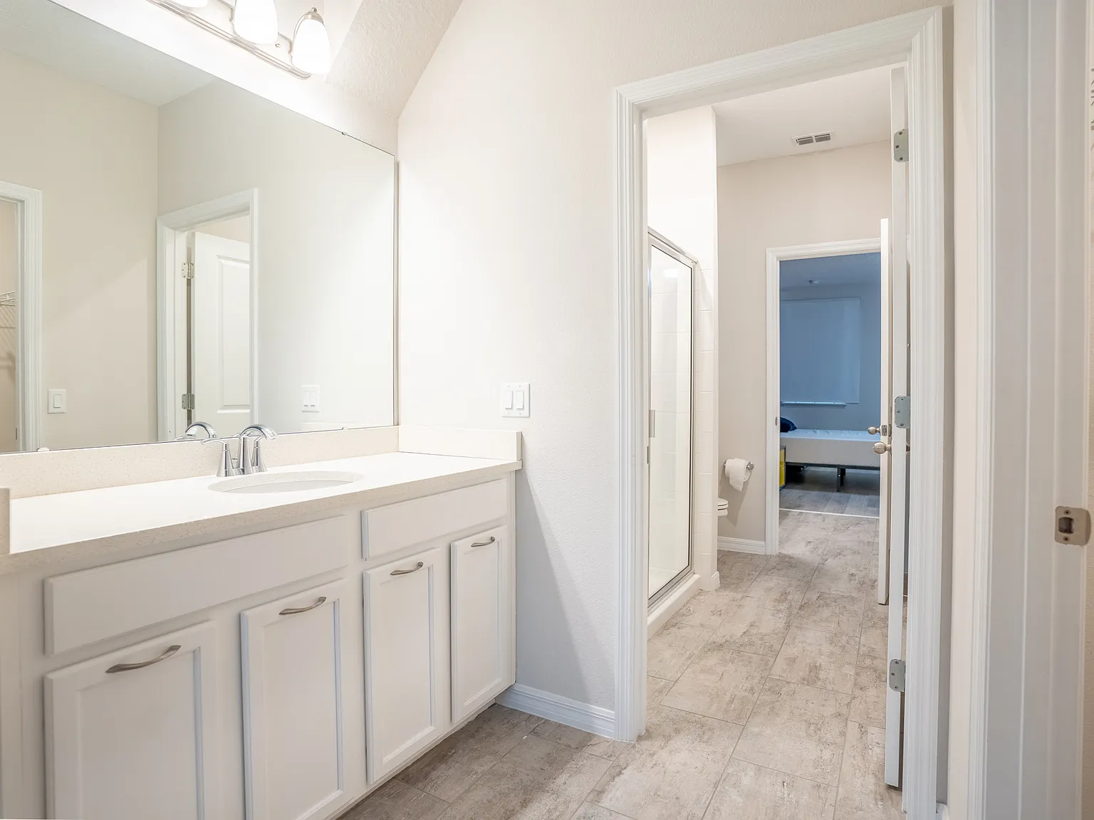 6 bed, 4.5 bath, 4161 sqft, $7,500 — Photo 4