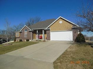 1009 W Glenwood Rd, Clinton, MO 64735