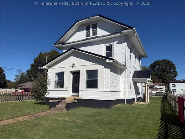1123 Virginia St, Ravenswood, WV 26164