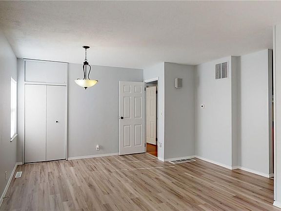 3rd image of 537 Dawn Ave