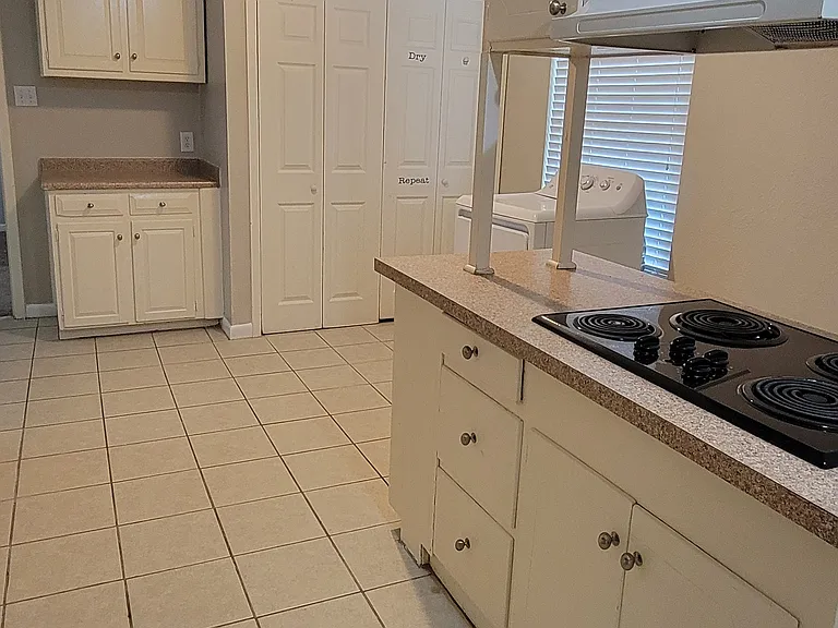 427 Darlene Ln — Photo 3