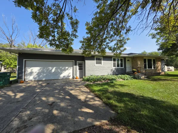 230 Nebraska St W, Carthage, SD 57323