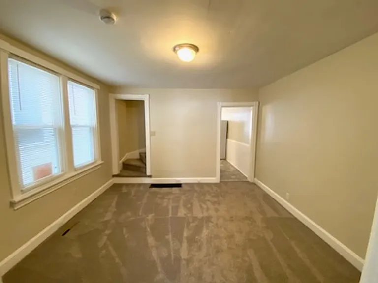 912 Salem Ave — Photo 2