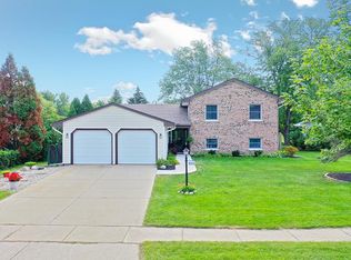 935 Rosedale Ln, Hoffman Estates, IL 60169