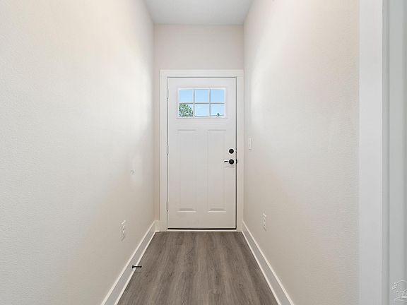 5th image of 3011 N 33rd Ave