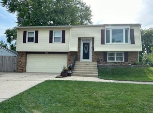 10 Baker Cir, Romeoville, IL 60446