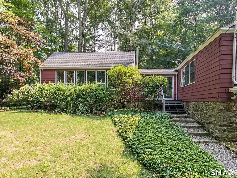 211 New Canaan Rd — Photo 6