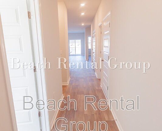 4th image of 1375 Speedway St