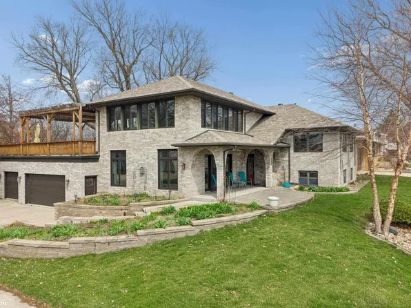 3514 N Shore Dr, Clear Lake, IA 50428