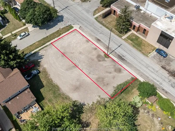 High St, Windsor, ON N8Y 4A8