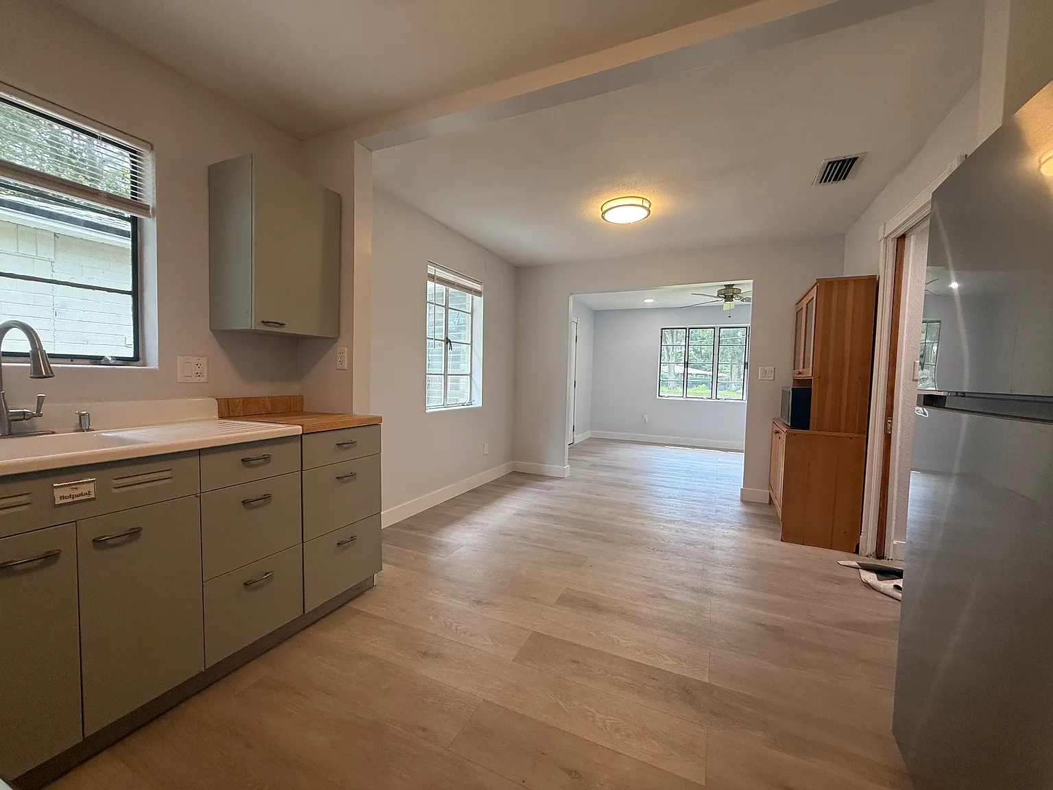 2 bed, 841 sqft, $1,400 — Photo 3