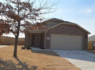 311 Candlewood Cir, Gainesville, TX 76240