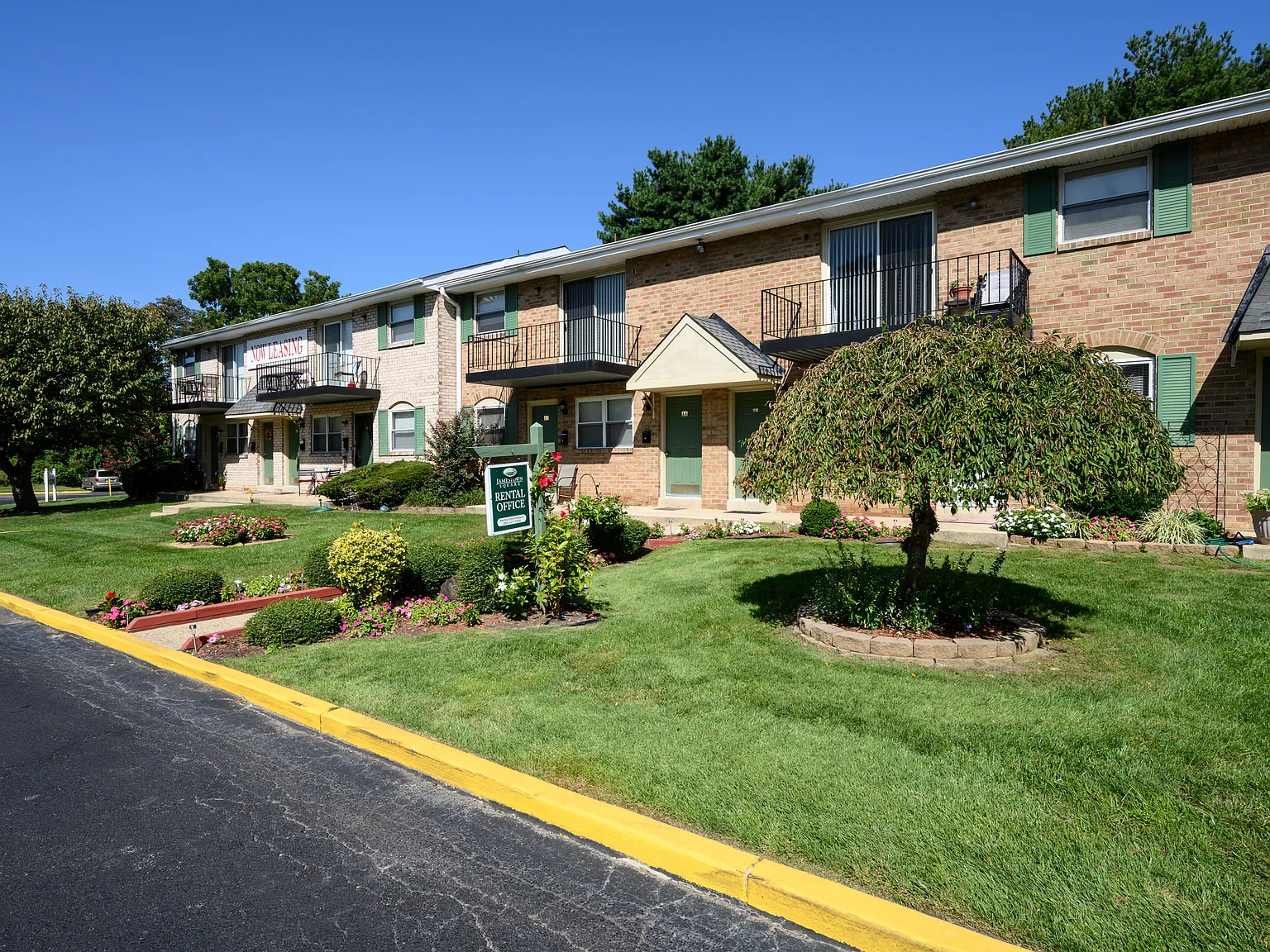 Jamestown Square Apartments — Photo 3