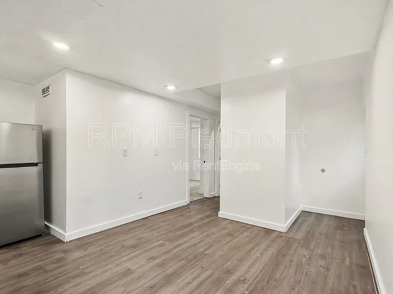 2496 Lester St #A — Photo 5