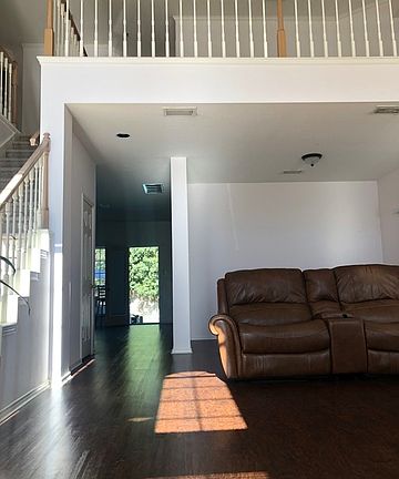 3rd image of 2127 Mollys Way Dr