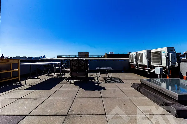 Rented by EXR | media 10