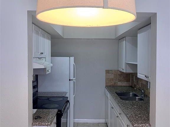 2nd image of 2910 Throckmorton St APT 112