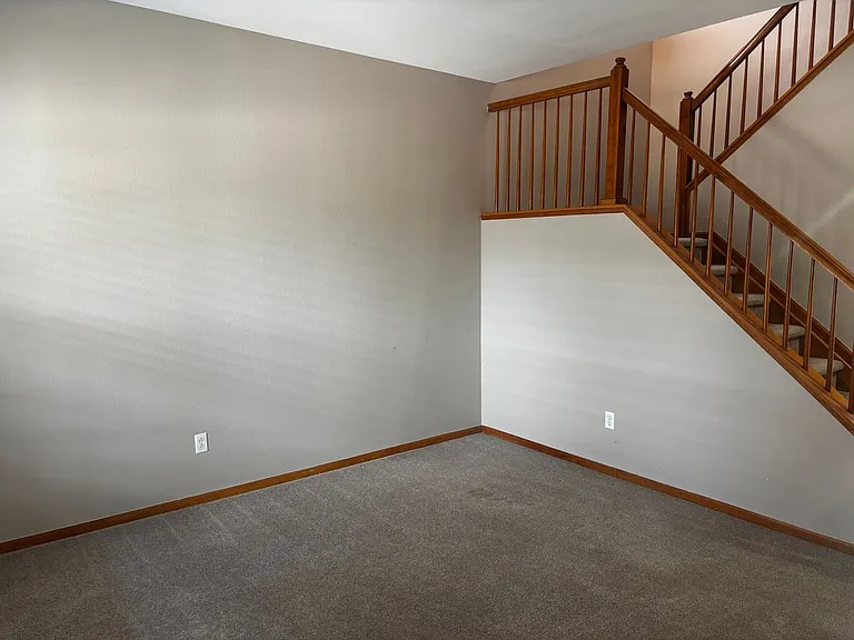 10318 Ravenswood Ln — Photo 3